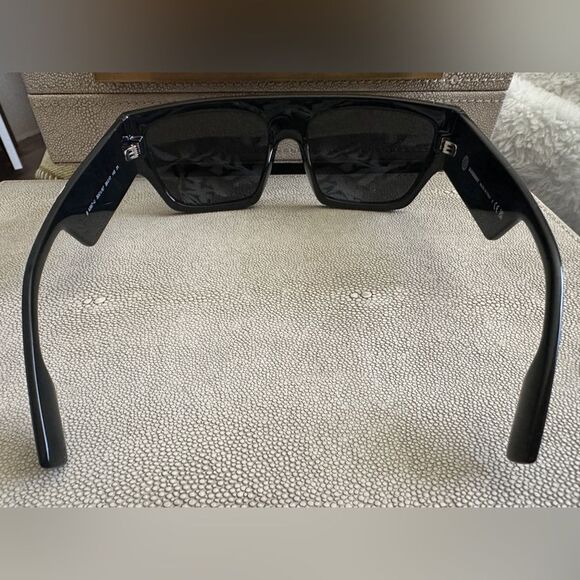 Burberry Men’s Black Rectangle Sunglasses - Made in Italy - Picture 9 of 17